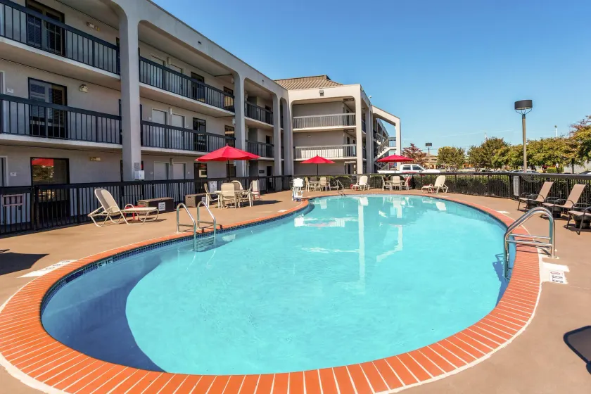 Clarion Pointe Huntsville Research Park - Image 1