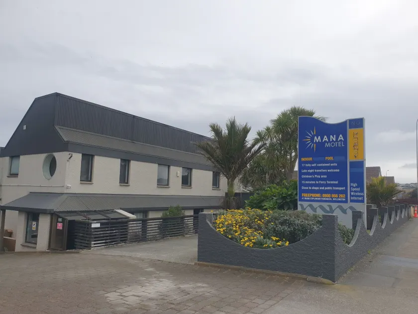 AAA Mana Motel - Image 1