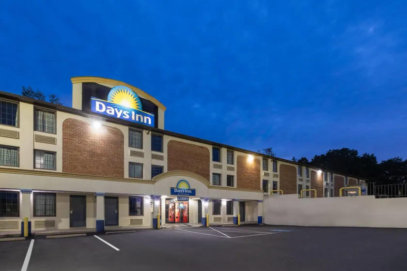 Days Inn by Wyndham Dumfries Quantico - Image 1