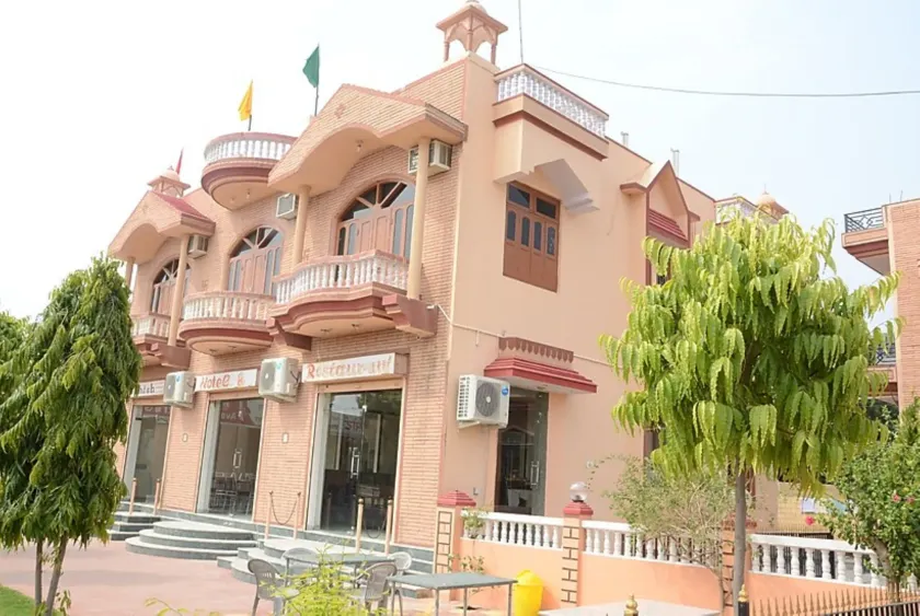 Hotel Aashish Resort - Image 1