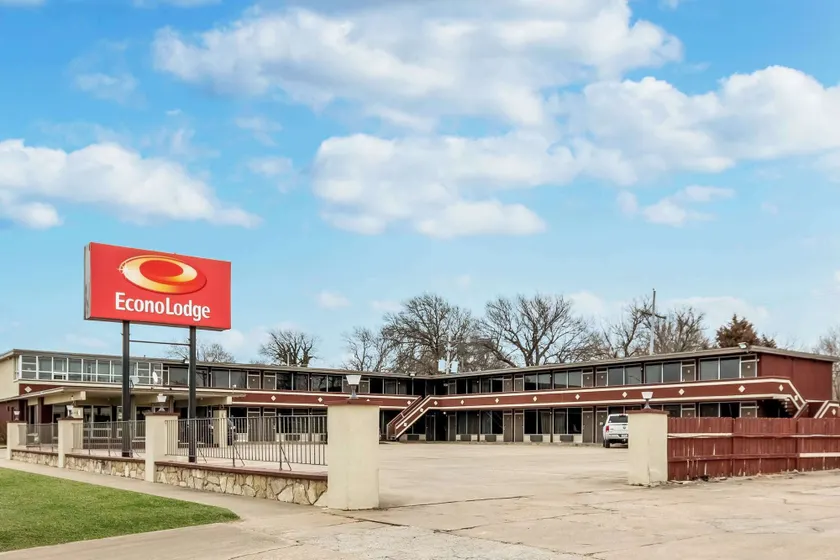 Econo Lodge Winfield - Image 1
