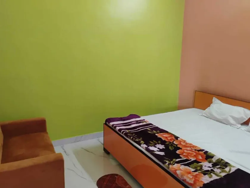 Geeta Teerth Guest House - Room