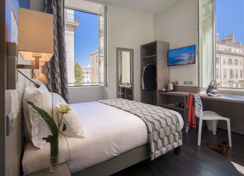 Hôtel Carré Vieux Port Marseille - Image 1