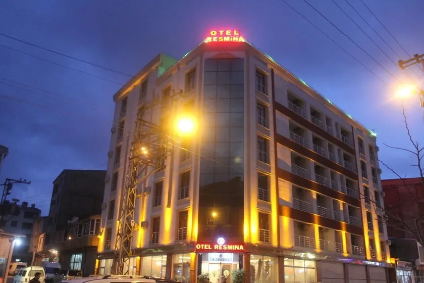 Resmina Hotel - Image 1