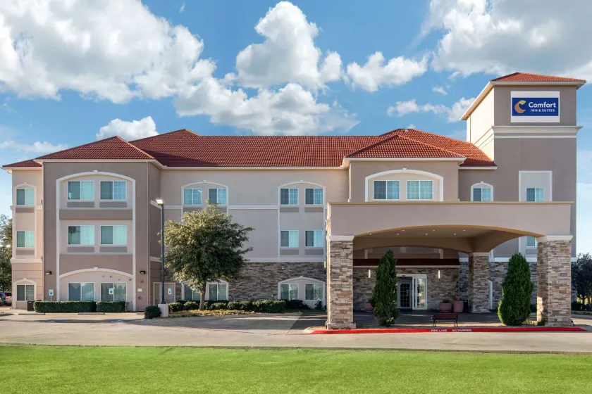 Comfort Inn & Suites Cedar Hill Duncanville - Image 1