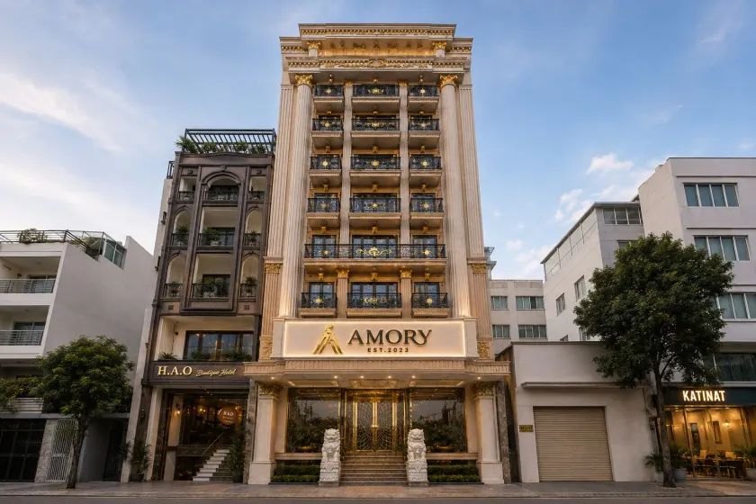 Amory Royal Hotel - Image 1