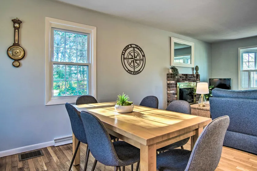 Hen Cove Home w/ Wood Deck - Walk to Beaches! - Interior