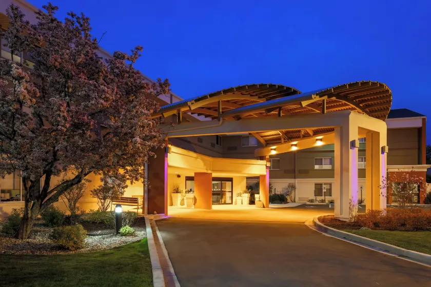 Holiday Inn Express Milwaukee - West Medical Center by IHG - Image 1