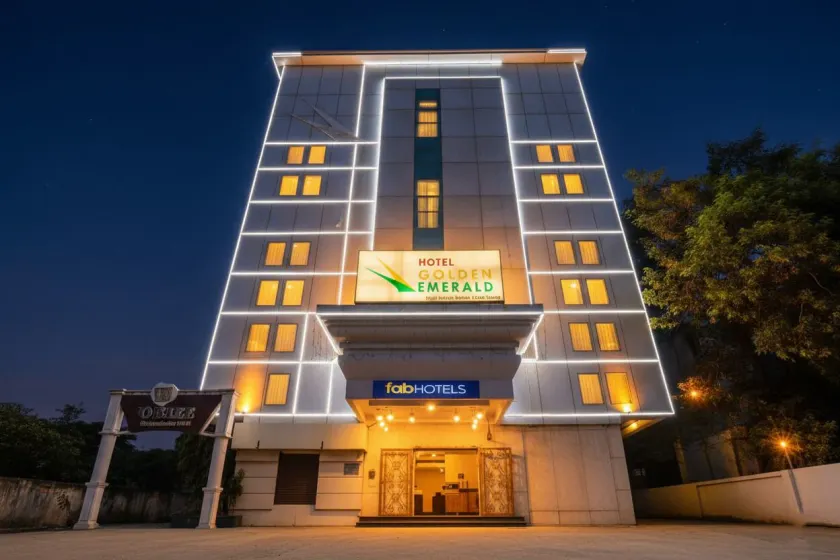 Townhouse Hotel Golden Emerald - Image 1