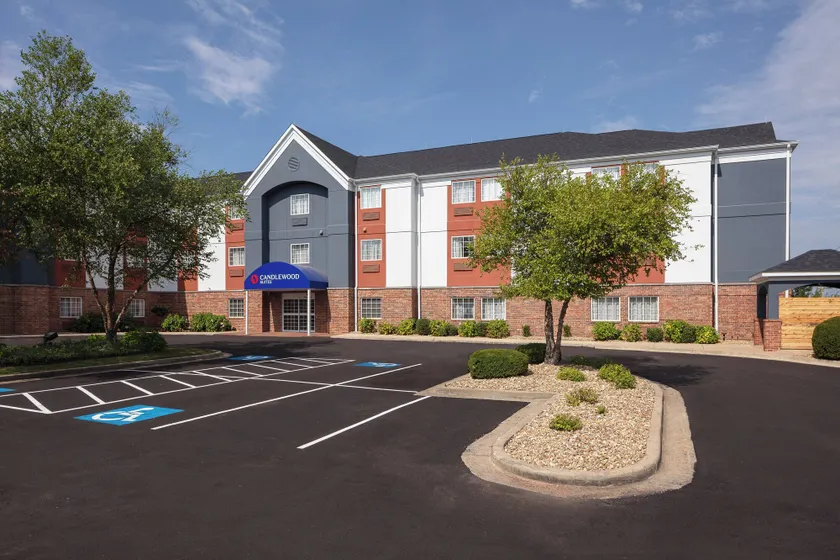 Candlewood Suites St. Robert by IHG - Image 1