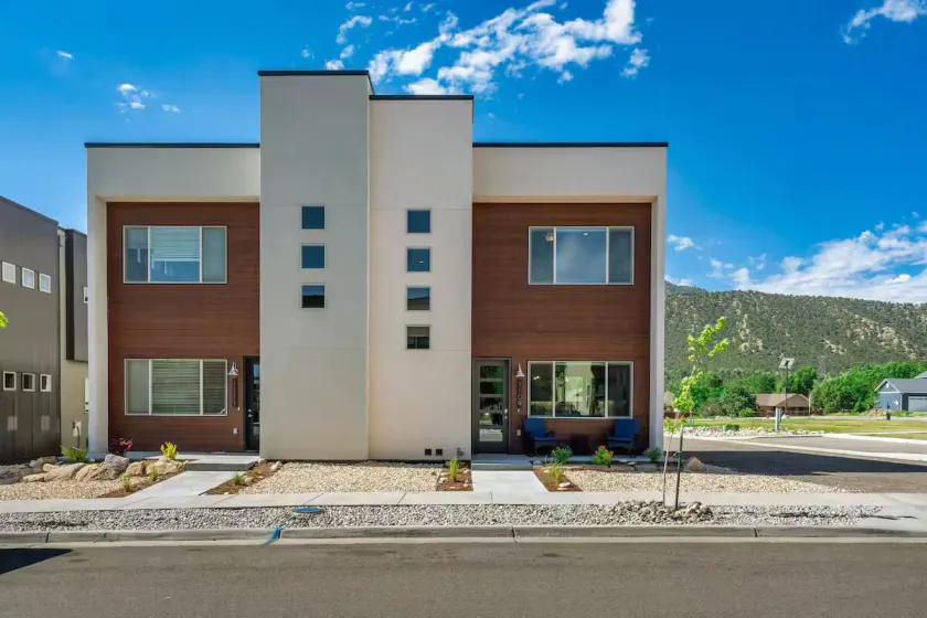 3 King Beds 3 Baths 2-car Garage - Image 1