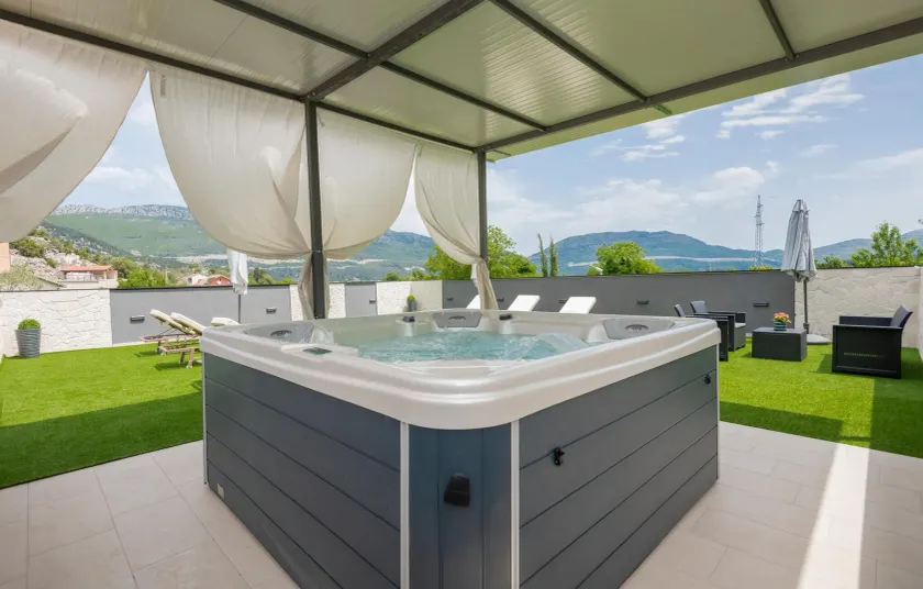 Gorgeous Home In Umcani - Image 1