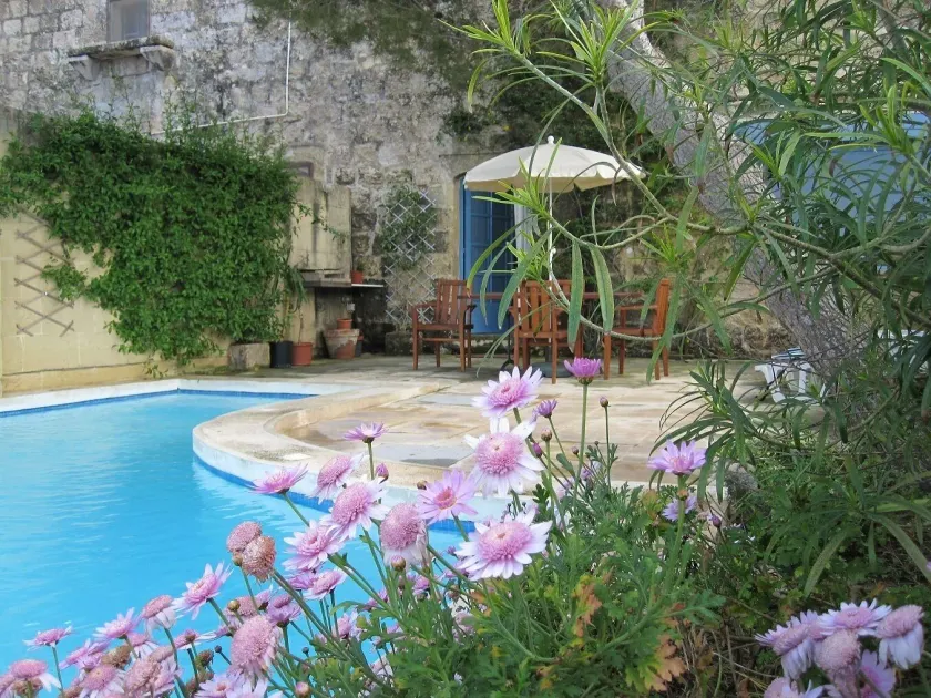 Casa de campo con su propia piscina privada llena de placer y encanto - Image 1