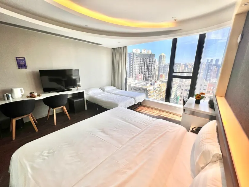 Epoch Hotel - Image 1