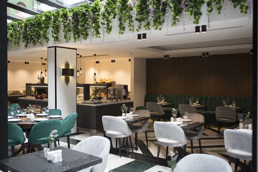 Emens hotel - Image 1