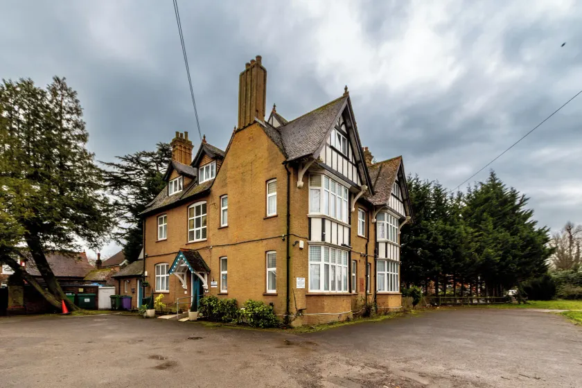 London Gatwick Inn - Image 1