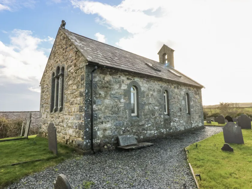 Eglwys St Cynfil - Image 1