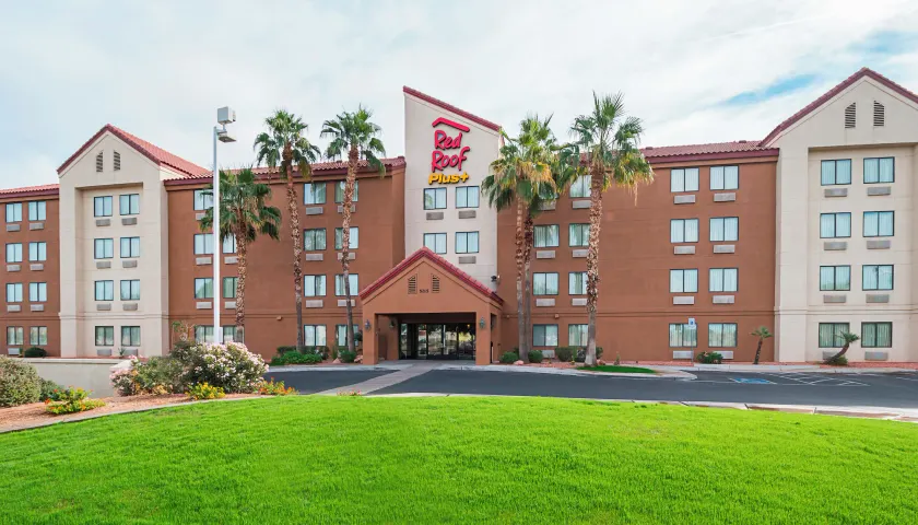 Red Roof Inn PLUS + Phoenix West - Image 1