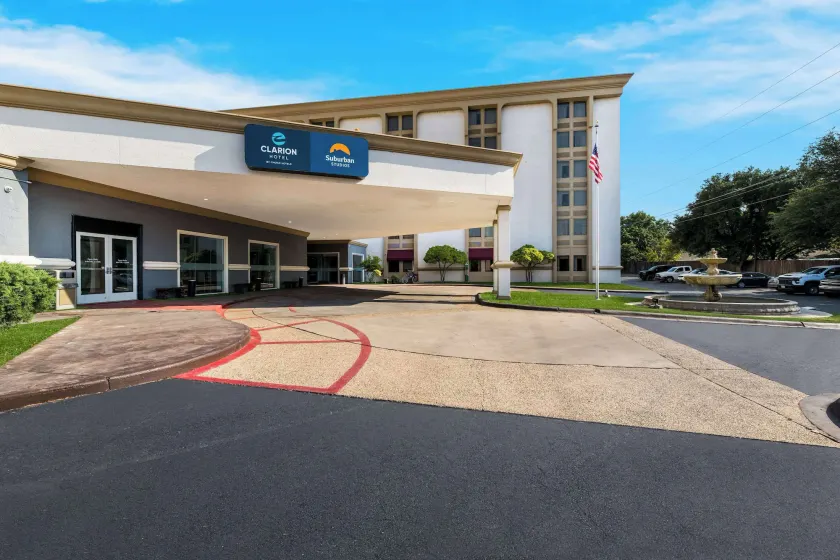 Clarion Hotel San Angelo near Convention Center - Image 1