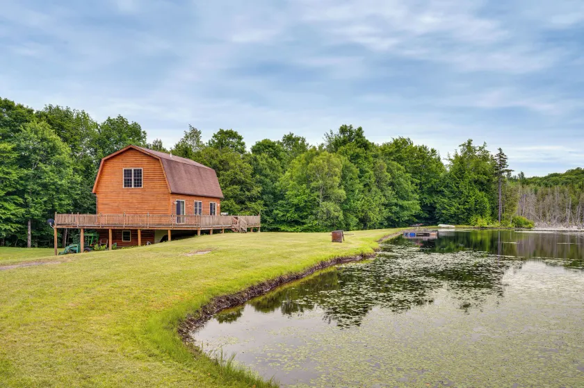 5 Mi to Jay Peak Resort: Cabin w/ Pond Access! - Image 1