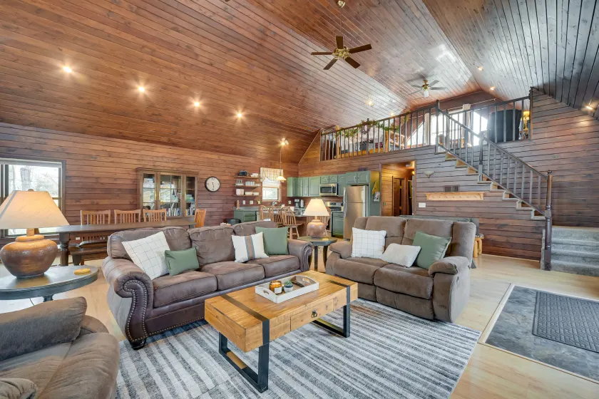Wisconsin Cabin w/ Private Hot Tub & Deck - Image 1