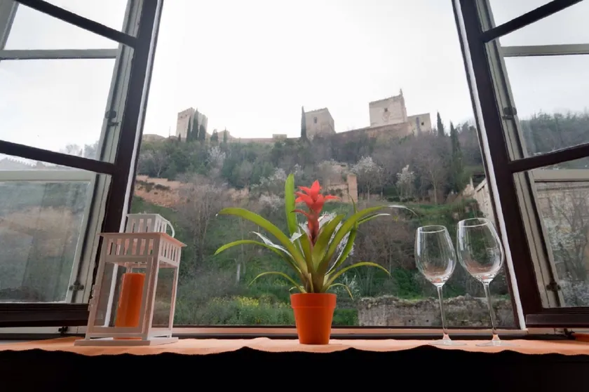 tuGuest Puerta del Dauro Apartment - Image 1