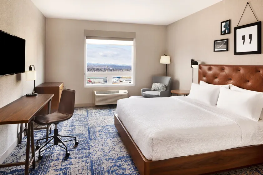 Four Points by Sheraton Calgary Airport - Image 1