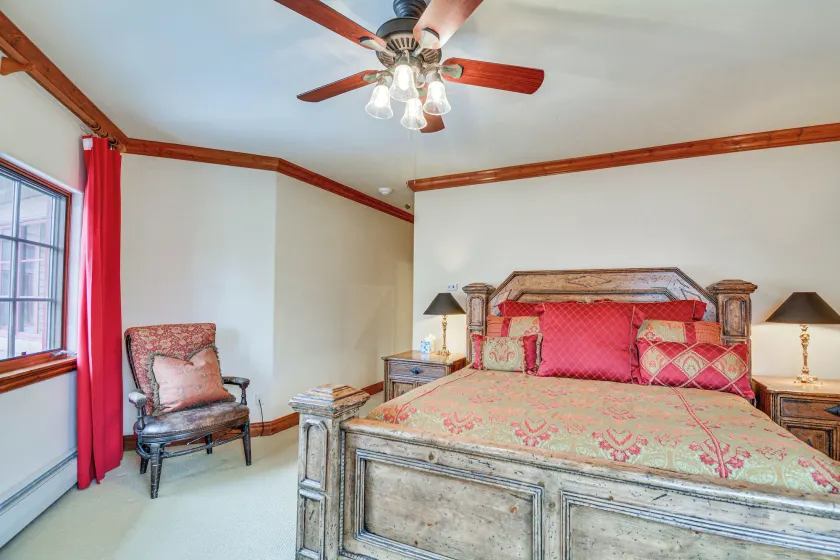 Cozy Avon Retreat w/ Private Deck & Pool Access! - Innvendig