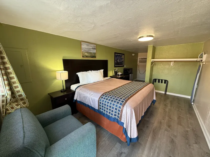 Executive Inn & Kitchenette Suites-Eagle Pass - Image 1