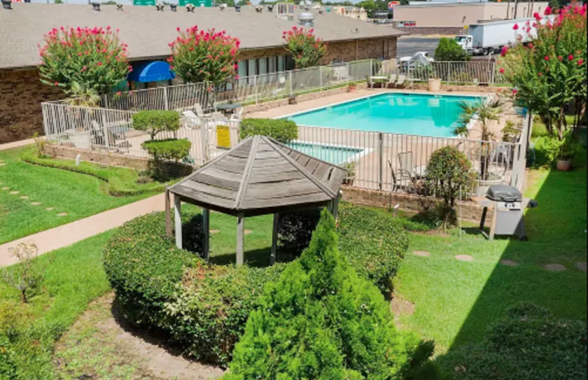 OYO Hotel Tyler Lindale - Image 1