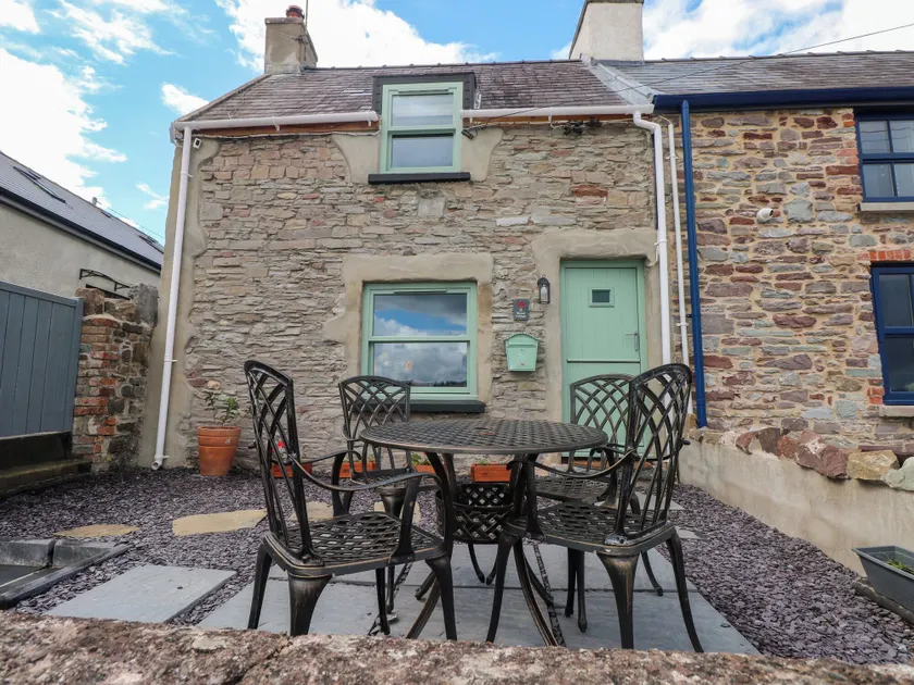 2 Strand Cottages - Image 1