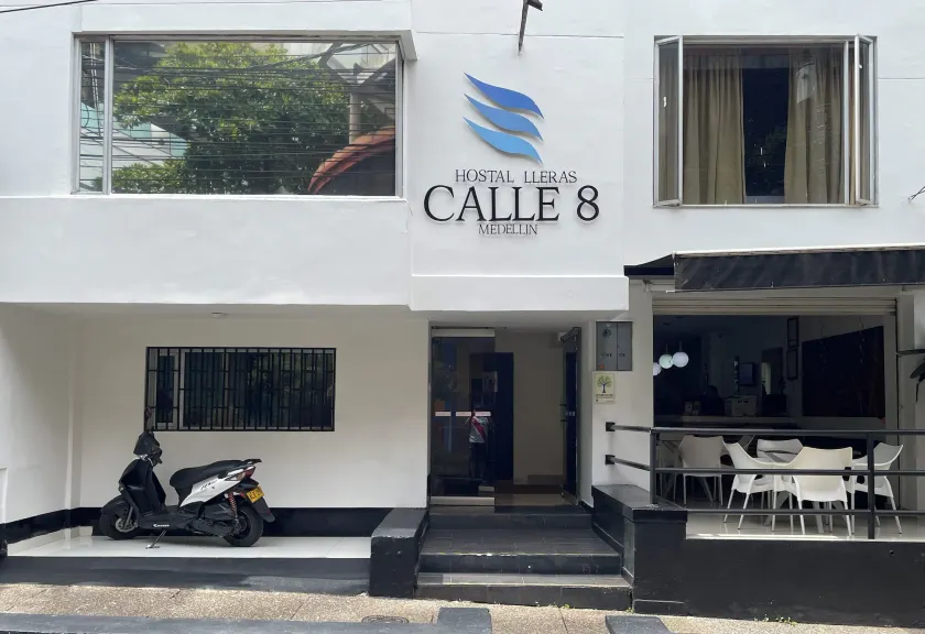 Hostal Lleras Calle 8 - Image 1