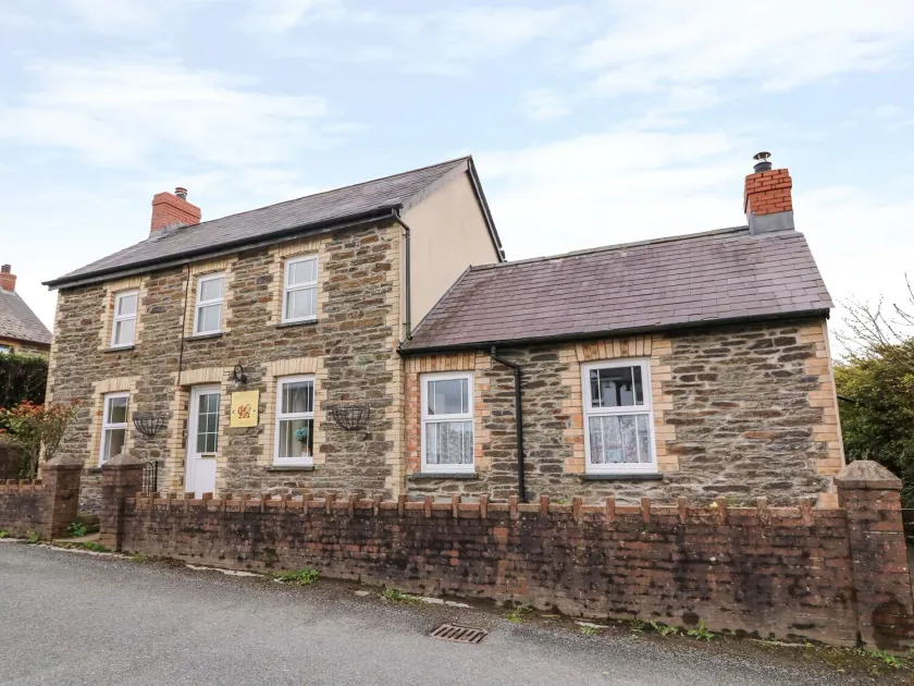 Cozy Cwtch Cottage - Image 1