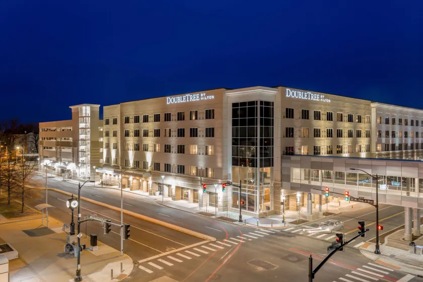 DoubleTree by Hilton Evansville - Image 1