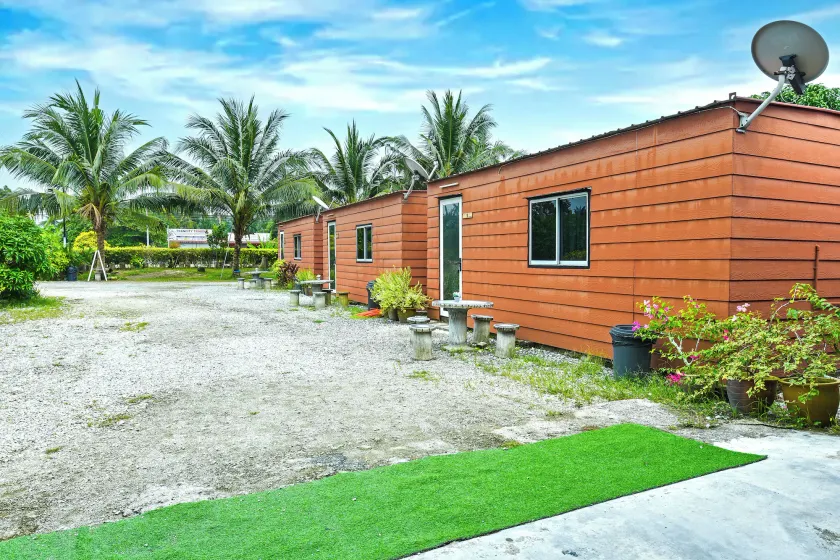 Hotel O Asiacamp Chalet Tanjung Karang - Image 1