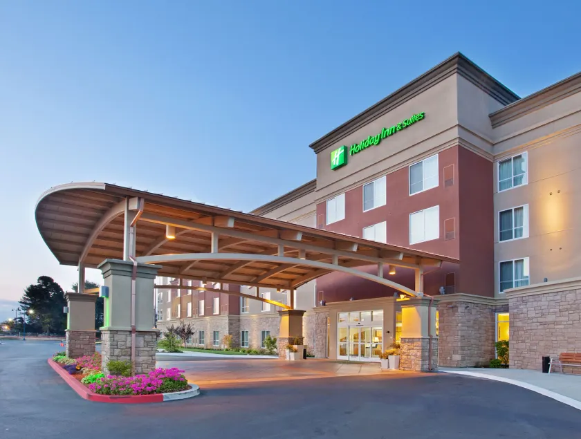 Holiday Inn & Suites Oakland - Airport by IHG - Image 1