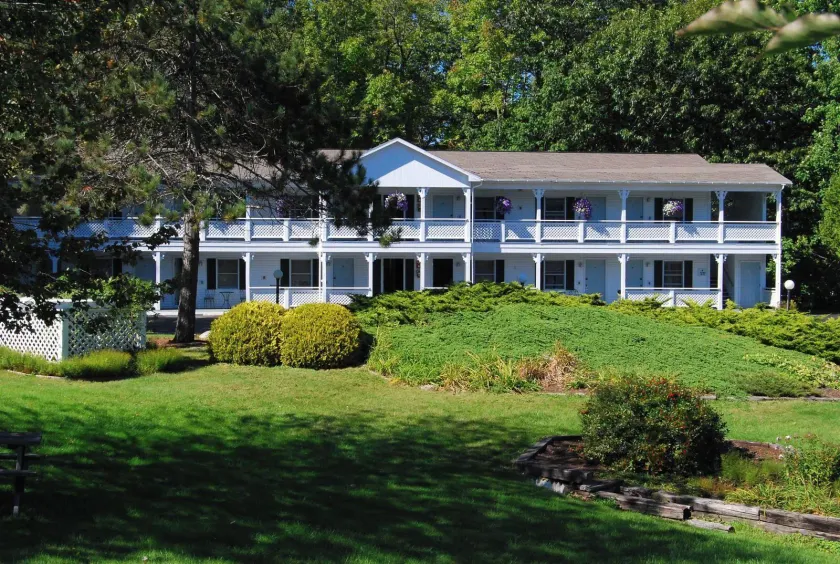 Cedar Crest Inn - Image 1