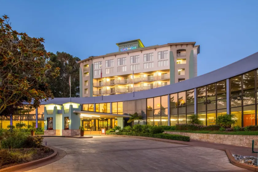Crowne Plaza Cabana Hotel by IHG - Image 1
