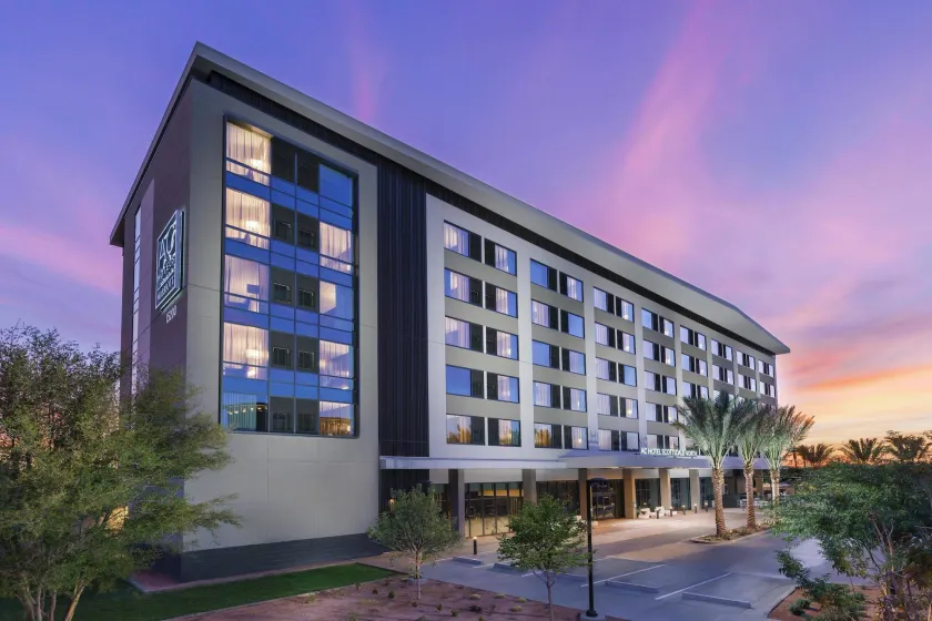 AC Hotel by Marriott Scottsdale North - Image 1