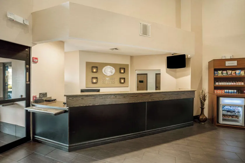 Comfort Suites Monroe - Image 1