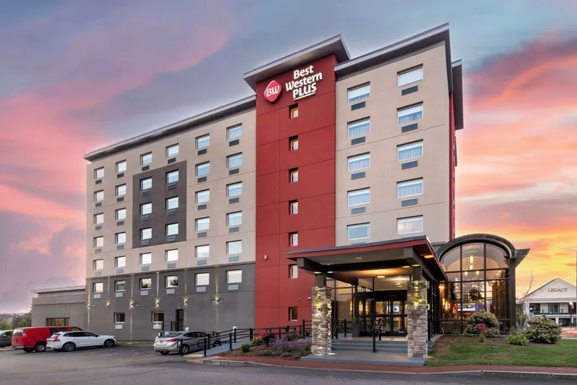 Best Western Plus Landmark Inn - Image 1