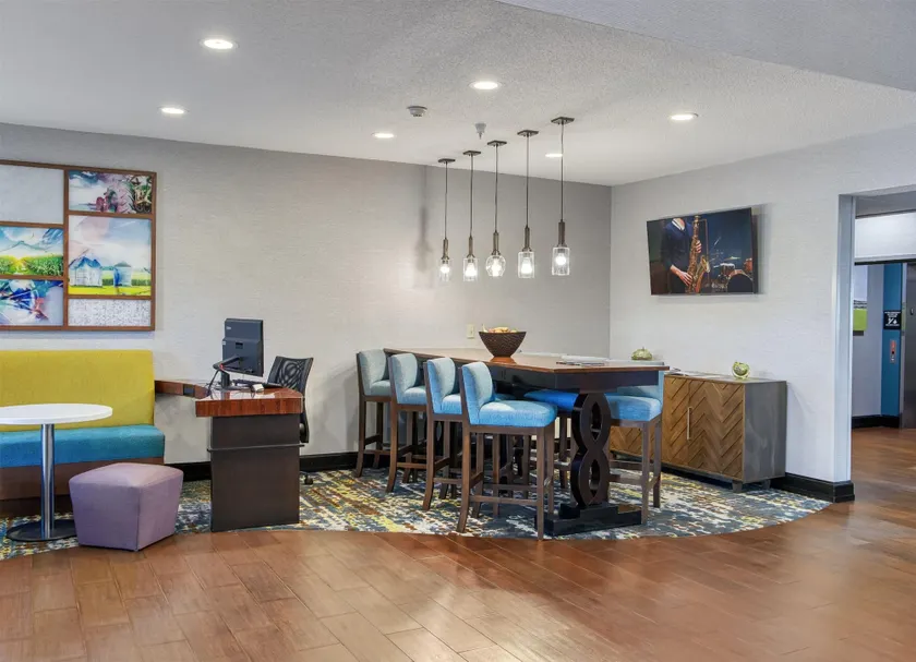 Hampton Inn Elkhart IN - Hall