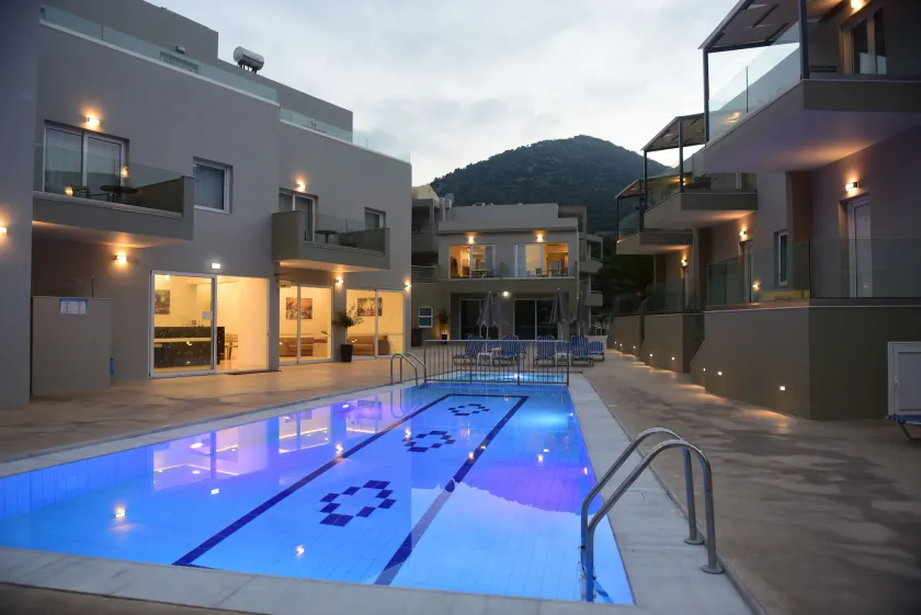 Blue Horizon Apartments - Image 1