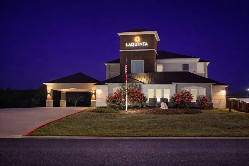 La Quinta by Wyndham Kerrville - Image 1