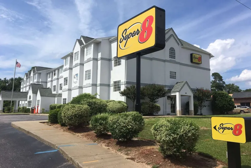 Super 8 by Wyndham Harbison/Parkridge Hospital - Image 1