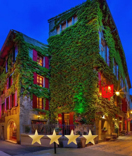 Hôtel Renaissance - Image 1