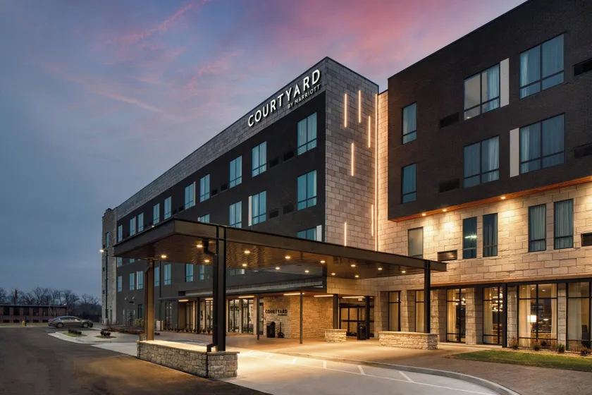 Courtyard by Marriott Jefferson City - Image 1