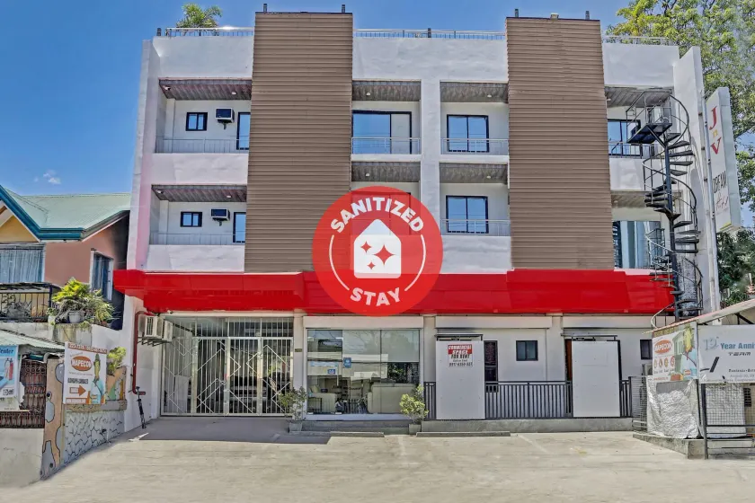 OYO 869 Jnv Dream Hotel - Image 1