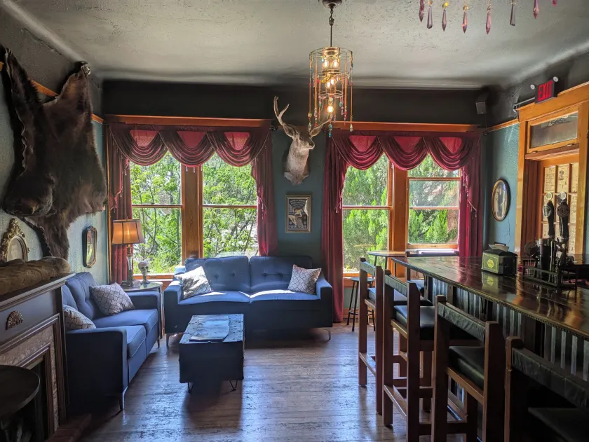 The Oliver House - Adults Only - Image 1