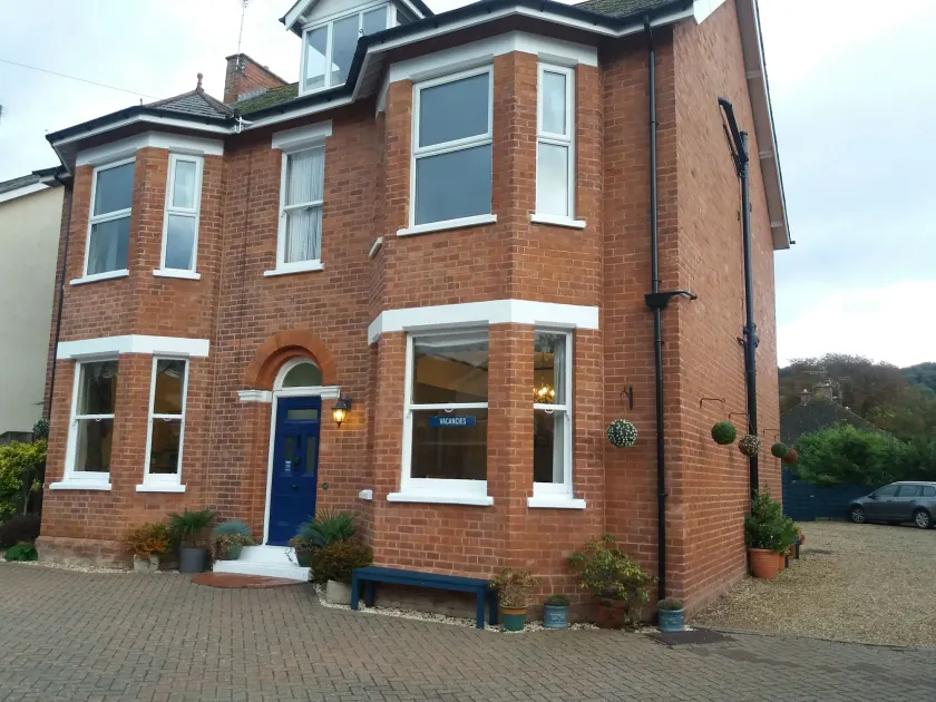 The Groveside Guest House - Image 1